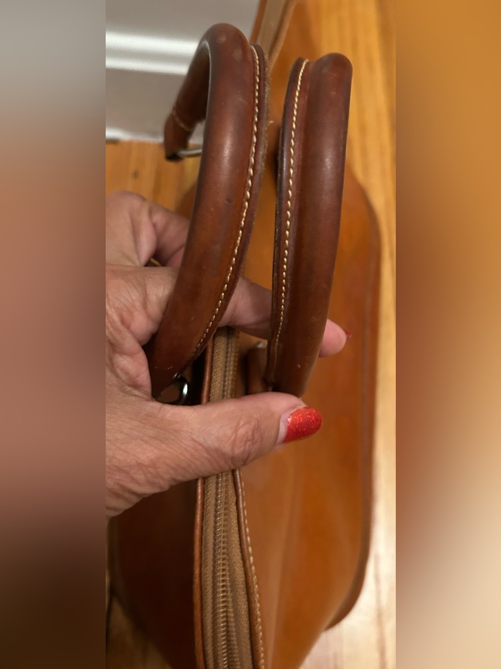 Authentic I Medici Firenze Italian Leather Handbag (Model IM2500). - Picture 6 of 6